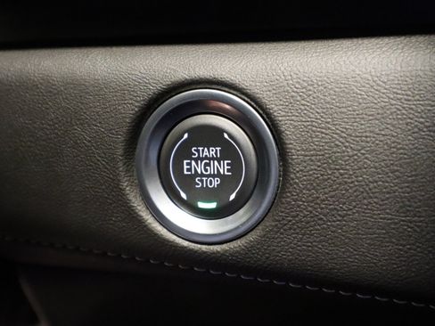 Used 2024 Cadillac Escalade Premium Luxury AWD/4WD image 37