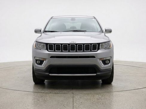 Used 2025 Jeep Compass Latitude image 2