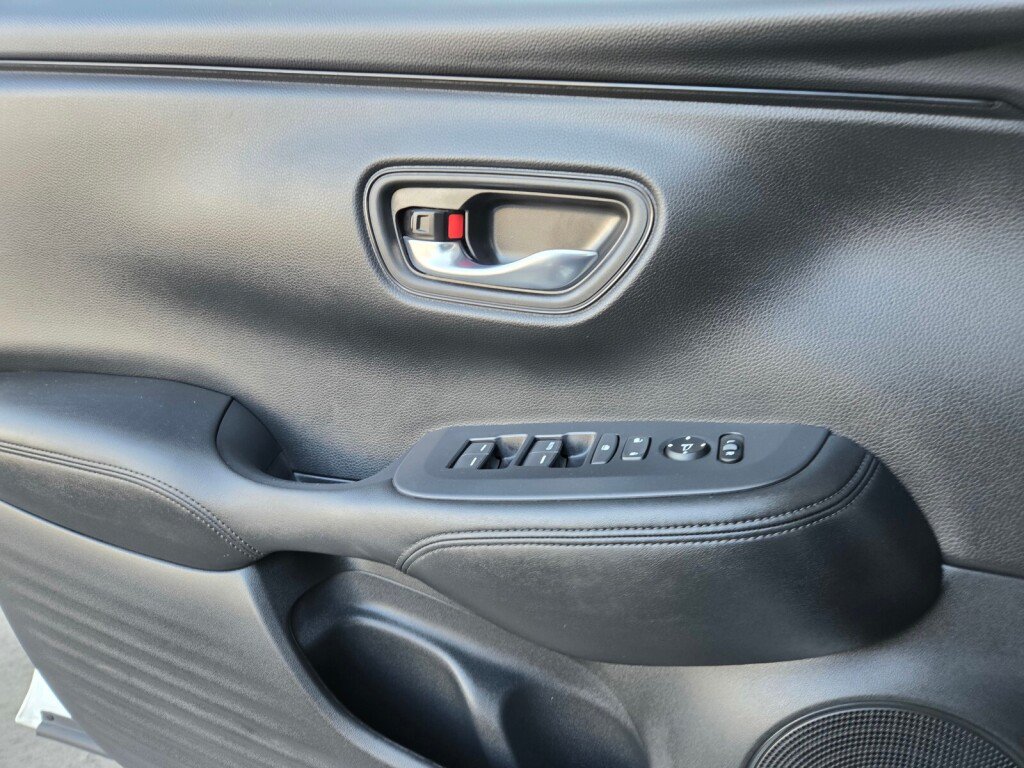 Certified 2025 Honda HR-V LX image 22