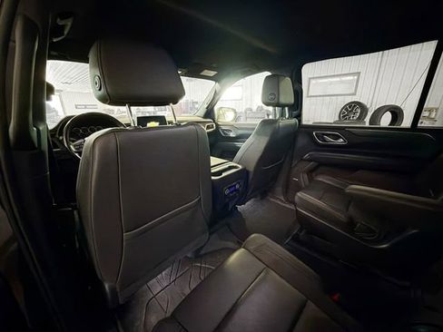 Used 2021 Chevrolet Suburban LT image 9