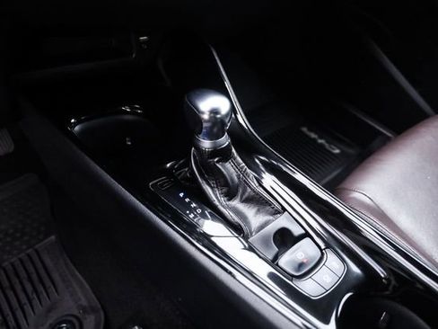 Used 2019 Toyota C-HR Limited FWD image 31