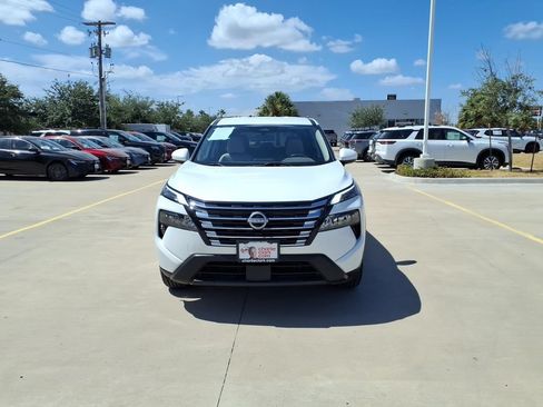 Used 2024 Nissan Rogue SV FWD image 8