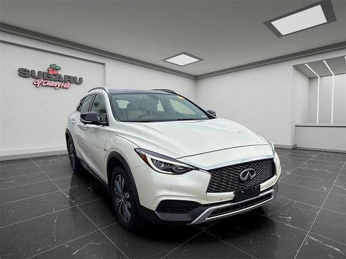 Used 2019 INFINITI QX30 Premium w/ Navigation Package image 3