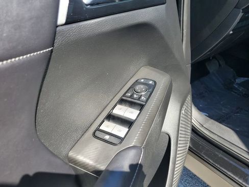 Used 2025 Mitsubishi Outlander SE image 19