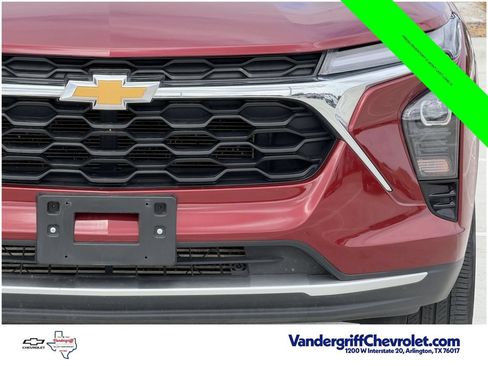 Certified 2025 Chevrolet Trax LT FWD image 9