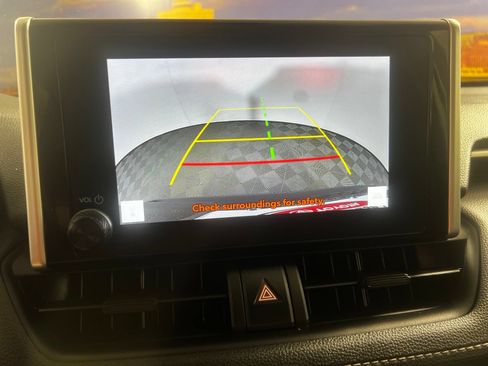 Used 2025 Toyota RAV4 XLE FWD image 16