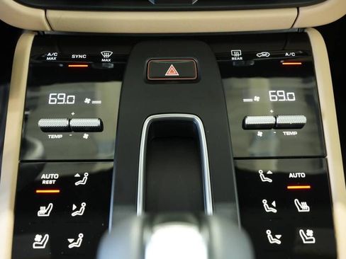 Certified 2026 Porsche Macan AWD/4WD image 21