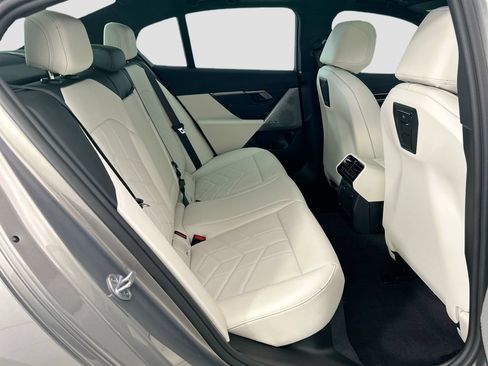 Certified 2025 BMW 530i w/ Premium Package RWD image 21