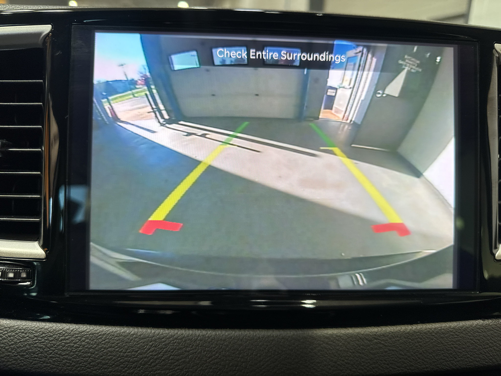 Used 2024 Chrysler Pacifica Touring-L FWD image 31