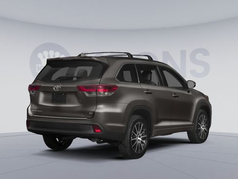 Used 2019 Toyota Highlander XLE AWD/4WD image 2