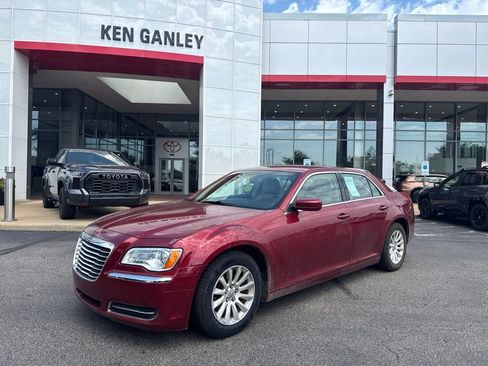 Used 2014 Chrysler 300 RWD image 1