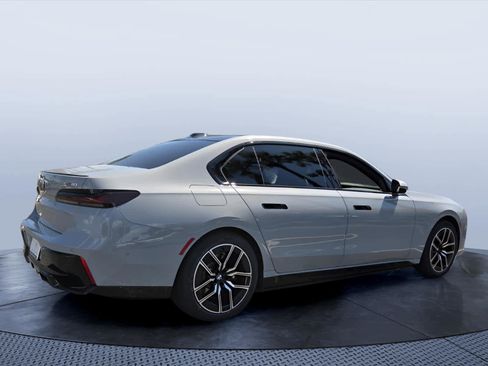 Certified 2023 BMW i7 xDrive60 AWD/4WD image 5