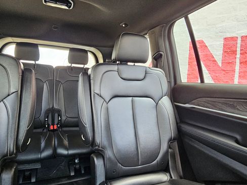 Used 2024 Jeep Grand Cherokee L Limited w/ Black Appearance Package image 27