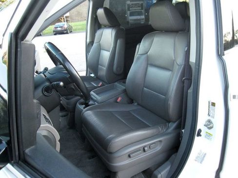 Used 2014 Honda Odyssey Touring Elite image 19