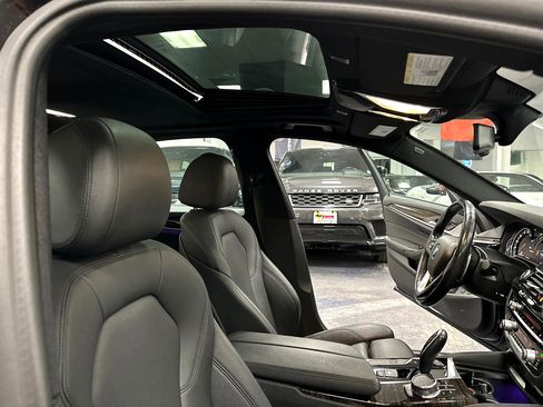 Used 2019 BMW 530e xDrive 530e xDrive iPerformance image 36