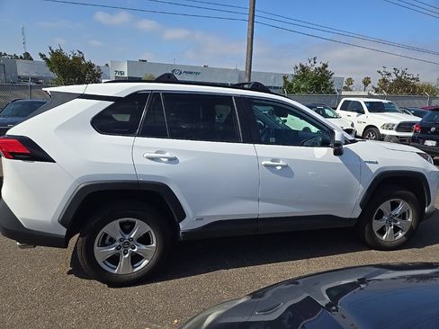 Used 2020 Toyota RAV4 XLE w/ Convenience Package AWD/4WD image 9