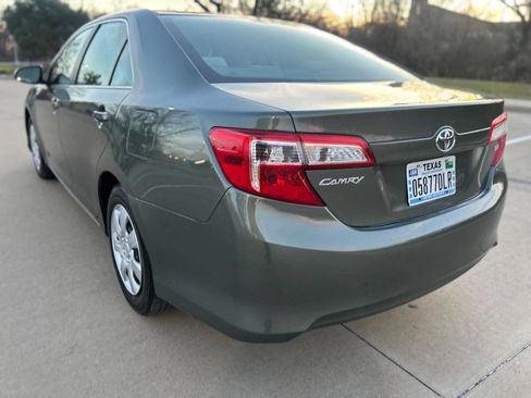 Used 2012 Toyota Camry LE image 8