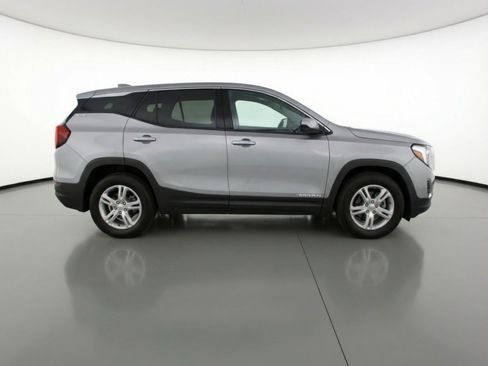 Used 2024 GMC Terrain SLE FWD image 11