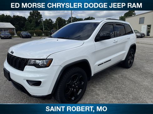 Used 2019 Jeep Grand Cherokee Laredo AWD/4WD image 4