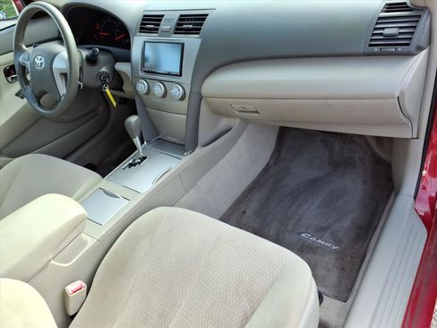 Used 2010 Toyota Camry LE FWD image 19