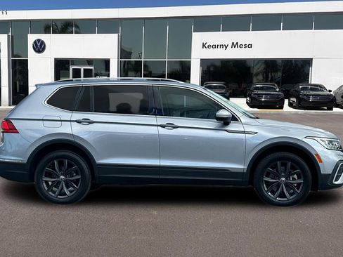 Used 2024 Volkswagen Tiguan SE image 3