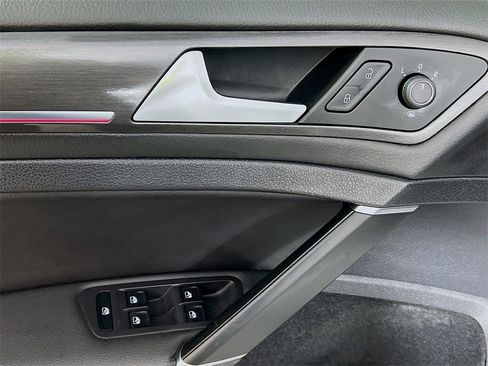 Used 2021 Volkswagen GTI SE image 19