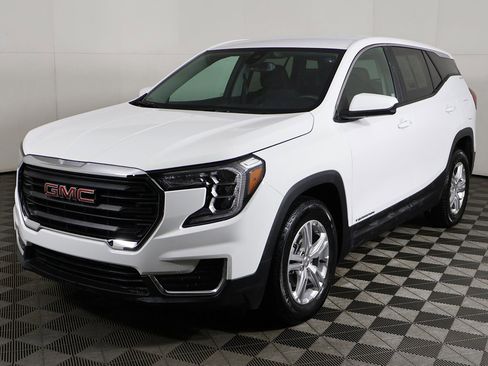 Used 2024 GMC Terrain SLE image 6