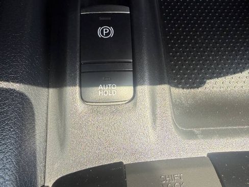 Used 2019 Nissan Rogue SV w/ Premium Package FWD image 29