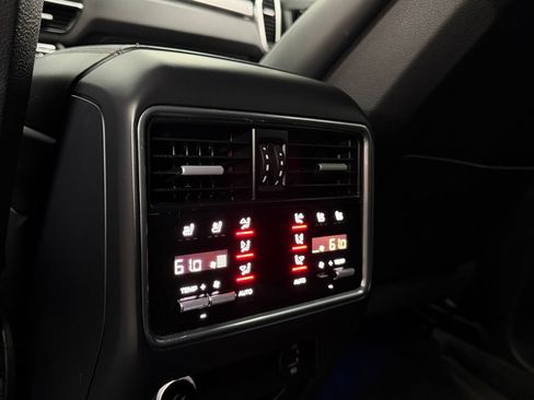 Used 2019 Porsche Cayenne Turbo AWD/4WD image 25