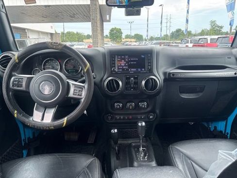 Used 2018 Jeep Wrangler Unlimited Sahara AWD/4WD image 8