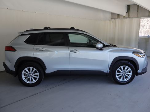 Used 2023 Toyota Corolla Cross LE w/ Moonroof Package AWD/4WD image 6