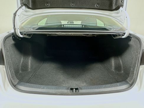 Used 2025 Toyota Corolla LE image 28