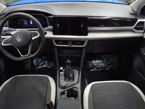 New 2025 Volkswagen Taos SE image 8