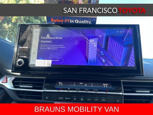 Used 2026 Toyota Sienna XLE FWD image 36