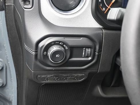 Used 2024 Jeep Wrangler Unlimited Sahara w/ Technology Group AWD/4WD image 33