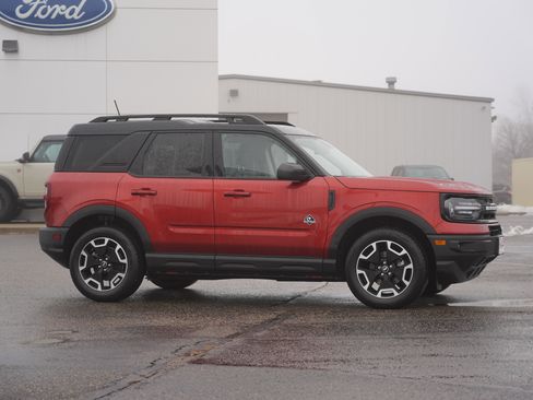 Used 2022 Ford Bronco Sport Outer Banks w/ Tech Package image 2