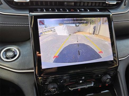 Used 2023 Jeep Grand Cherokee Limited w/ Black Appearance Package image 26