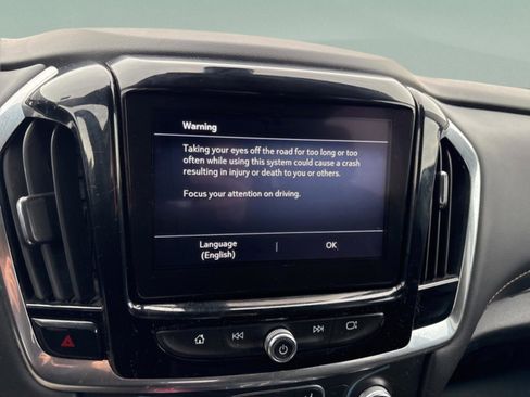 Used 2021 Chevrolet Traverse LT image 16