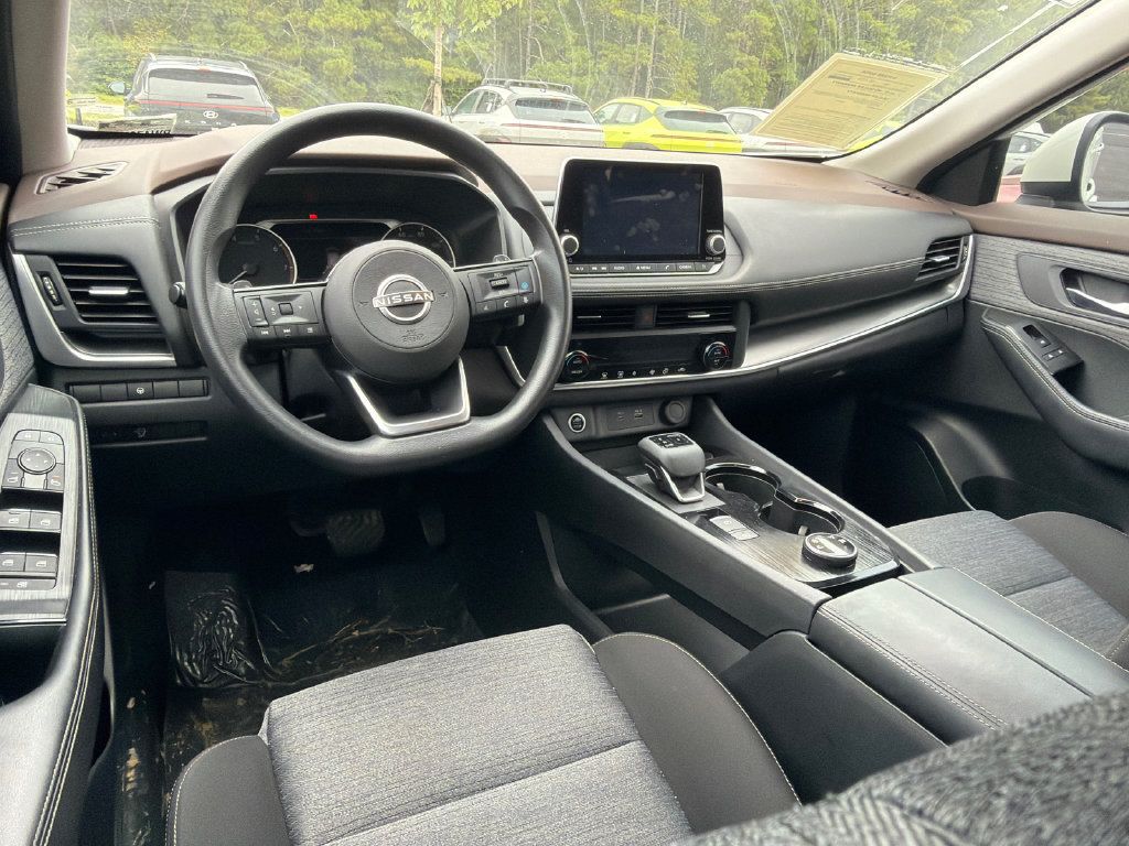 Used 2023 Nissan Rogue SV AWD/4WD image 17