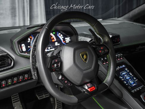 Used 2022 Lamborghini Huracan EVO RWD image 9