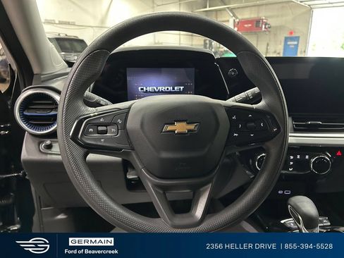 Used 2025 Chevrolet Trax LT FWD image 15
