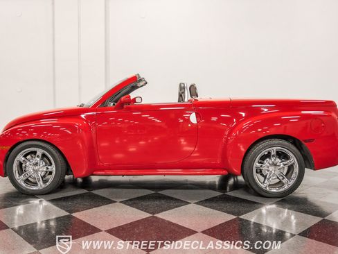 Used 2003 Chevrolet SSR w/ Preferred Equipment Group image 2