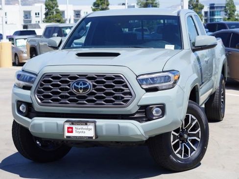 Used 2023 Toyota Tacoma TRD Sport w/ Technology Package AWD/4WD image 4