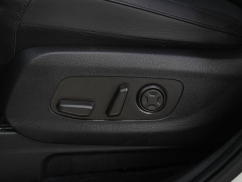 Used 2025 Kia Carnival SX Prestige image 32