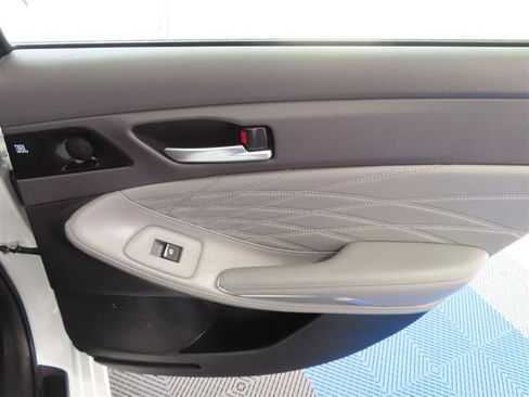 Used 2019 Toyota Avalon Limited w/ Advanced Safety Package FWD image 34