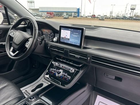 Used 2021 Lincoln Corsair AWD w/ Premium Package image 9