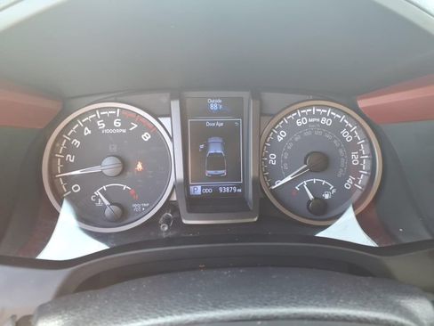 Used 2020 Toyota Tacoma TRD Sport AWD/4WD image 11