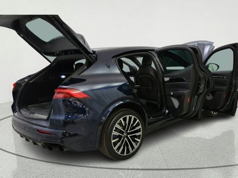 Used 2023 Maserati Grecale Modena AWD/4WD image 14