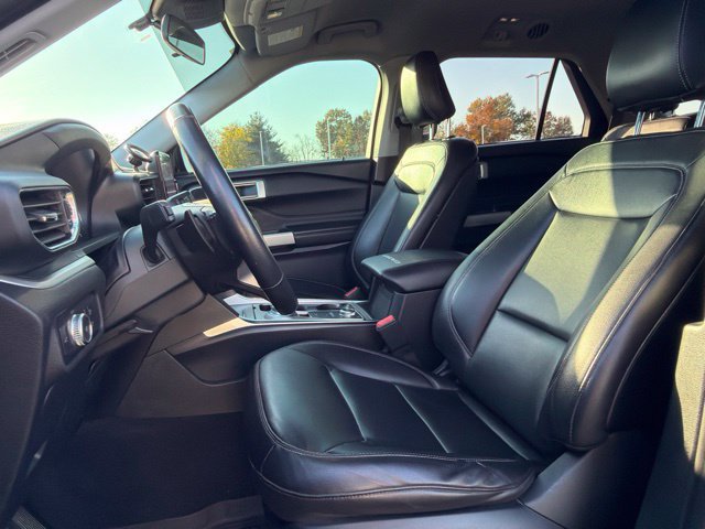Used 2020 Ford Explorer XLT w/ Equipment Group 202A AWD/4WD image 28
