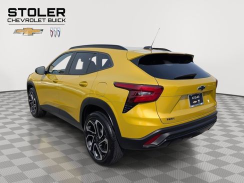 Used 2024 Chevrolet Trax RS w/ Sunroof Package image 3